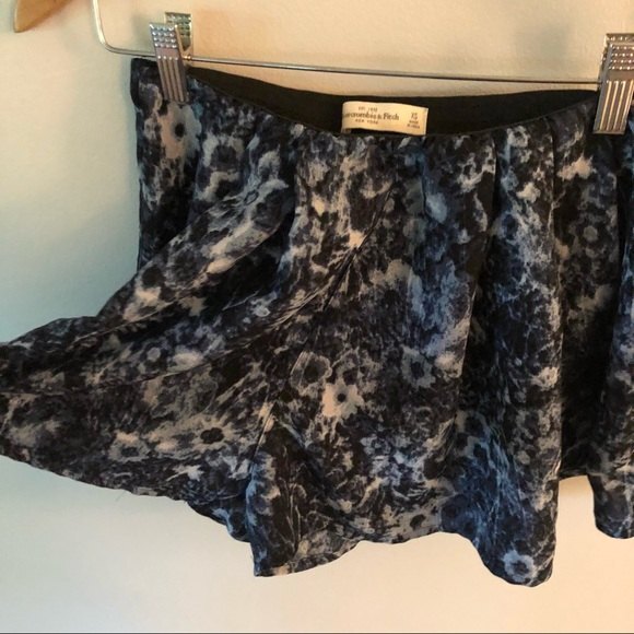 Abercrombie Blue Floral Flowy Shorts Size XS - Picture 5 of 9